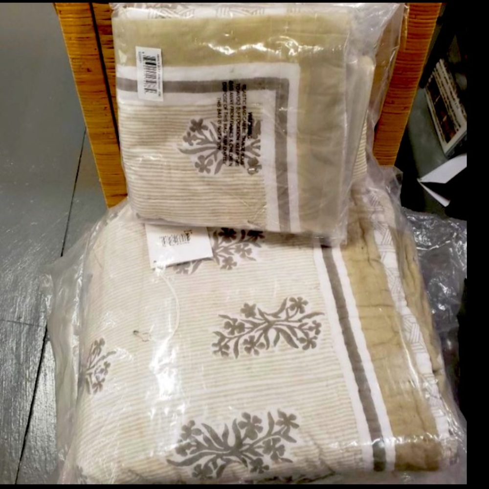 BNWT (2) Amalfi - King Shams- FOG color